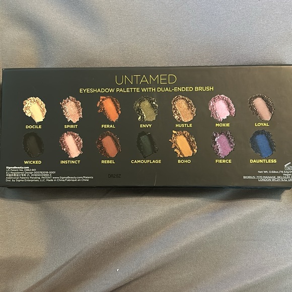 Sigma Untamed Eyeshadow Palette with Dual-Ended Brush - Picture 7 of 9